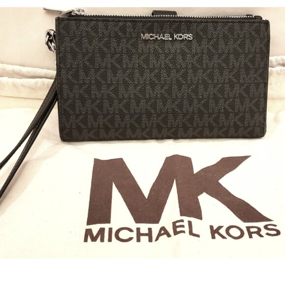MICHAEL KORS Jet Set Travel Multi-Compartment Black Wristlet - Picture 1 of 12